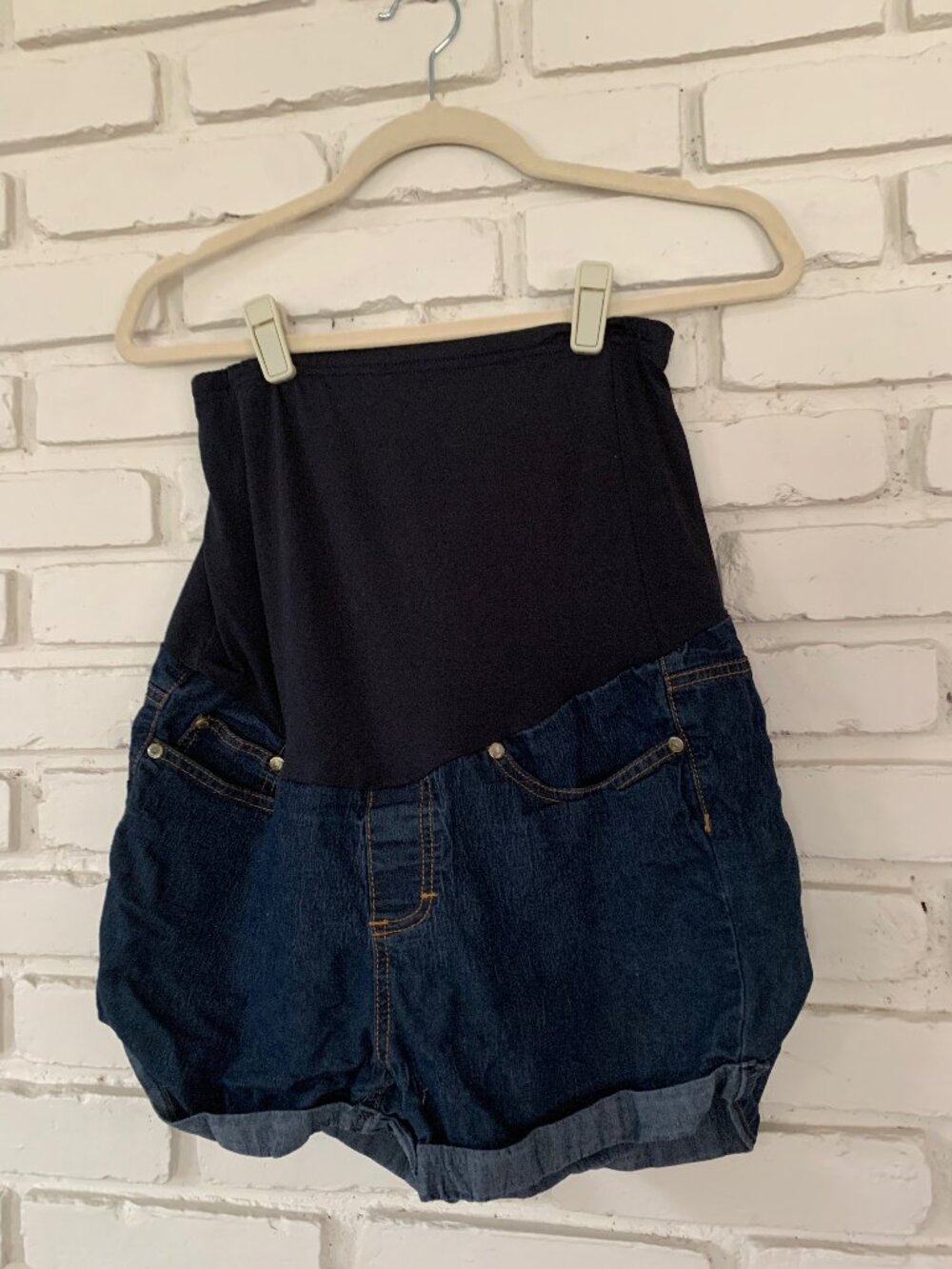 Size M Dark Wash Maternity Shorts